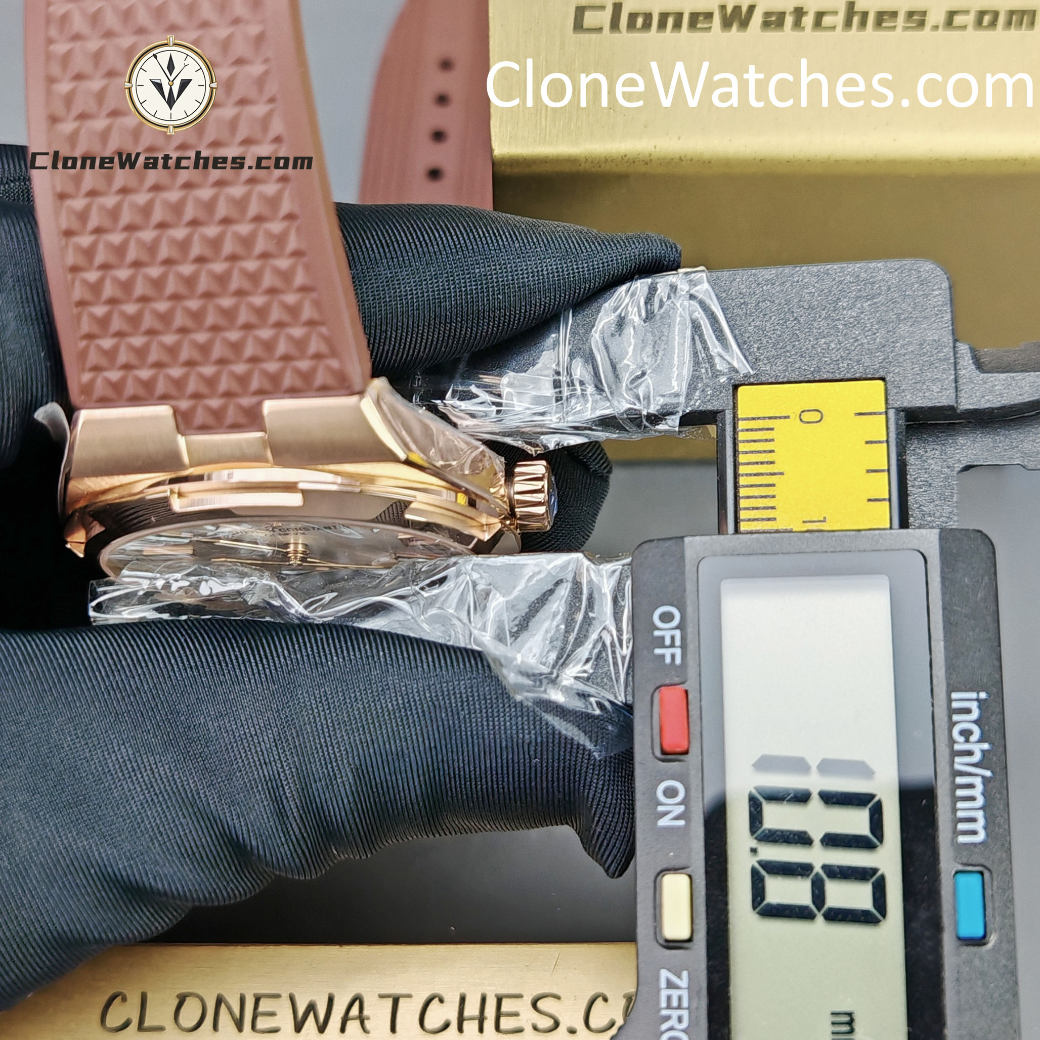 Vacheron Constantin Super Clone Watches 1:1 Overseas Rose Gold 4500V/000R-B127 White Dial