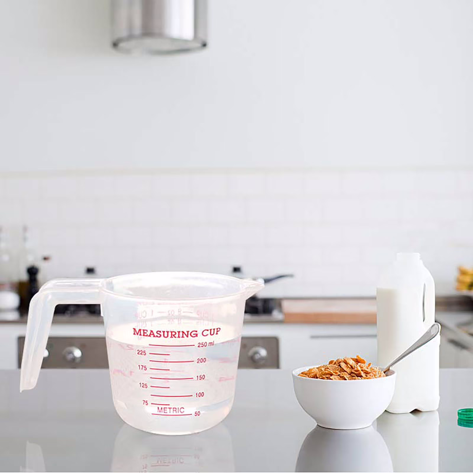 Measuring Cup 250ml 8Oz Clear Liquid Cup with Handle & Spout, Dual Oz ML Graduated Markings, Food-Grade ABS Measuring Pitcher for Baking Cooking Powder Liquid Mixing