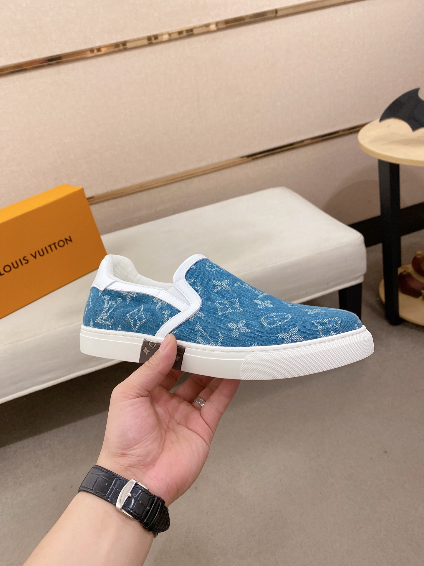 The latest style of LV canvas shoes